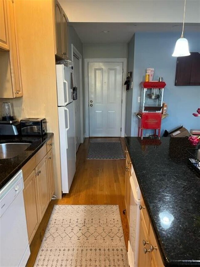 Building Photo - 146 Clifton St