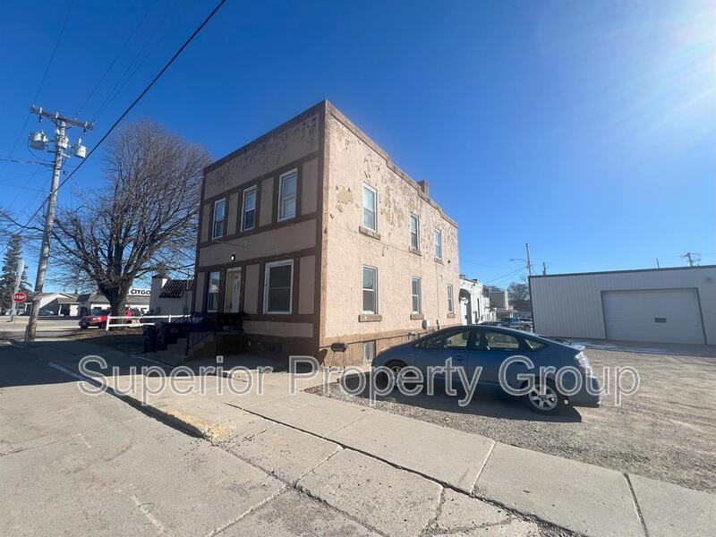 Primary Photo - 106 W Stroud St
