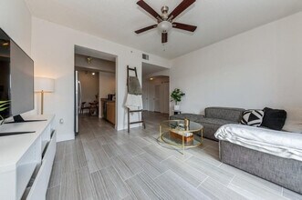 Building Photo - 533 NE 3rd Ave