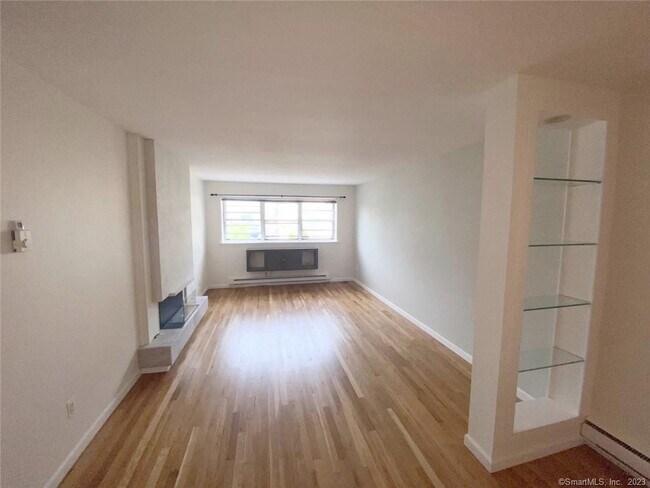 Foto del edificio - 637 Cove Rd