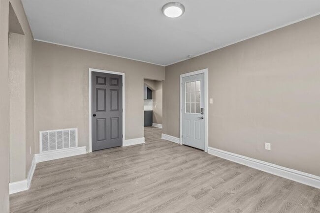 Building Photo - 3863 Gustine Ave
