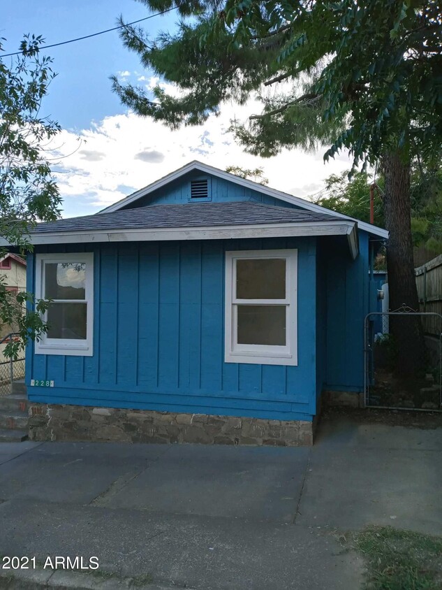 Primary Photo - 228 Miami Ave