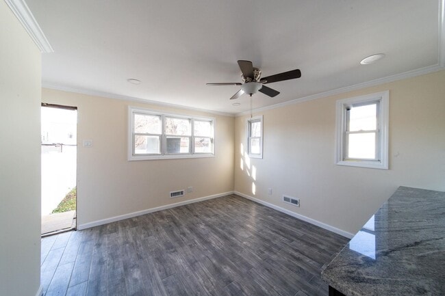 Building Photo - 169 Custer Ave