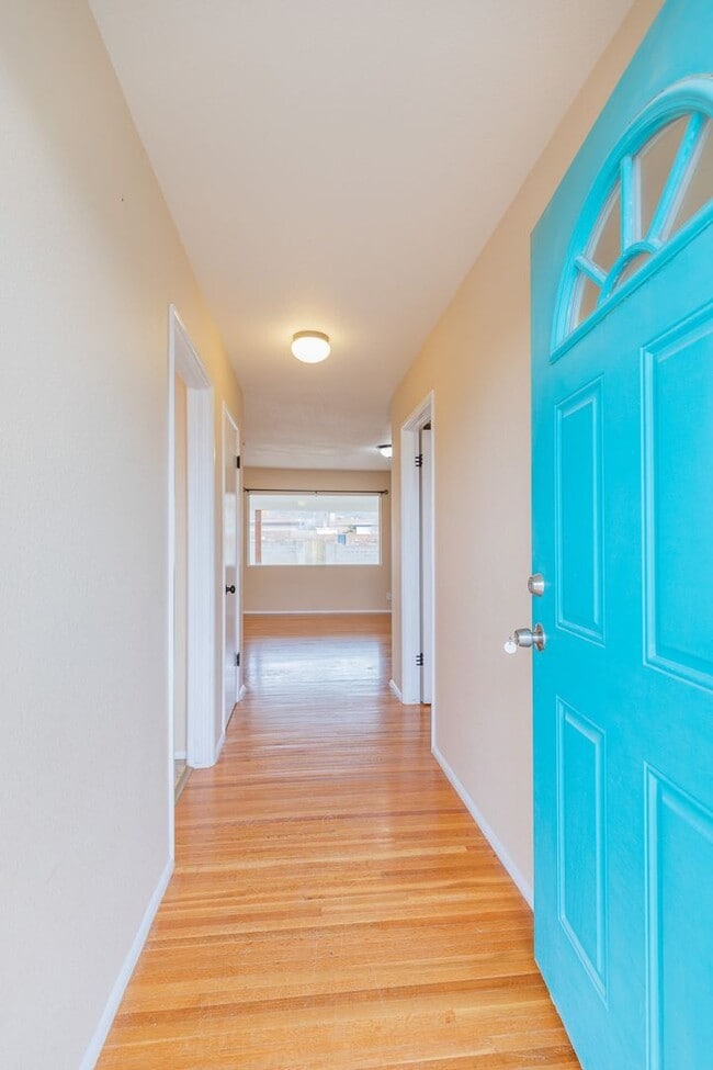 Foto del edificio - Bright & Inviting 3 Bed 1 Bath Home - Featuring Large Backyard!