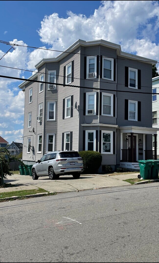 Frente - 36 Ashland St