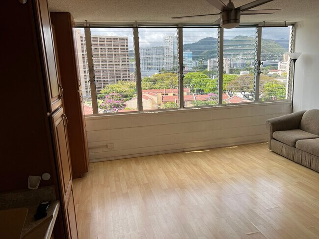 Estudio - 1650 Kanunu St