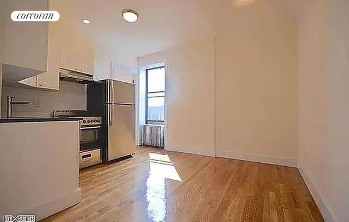 Building Photo - 492 11th St