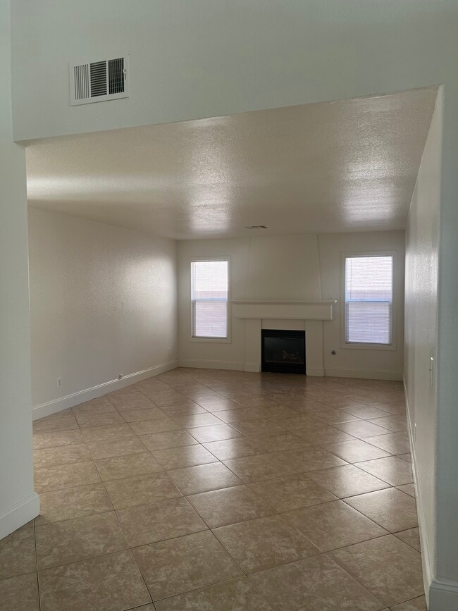 Building Photo - 1313 Paraiso St