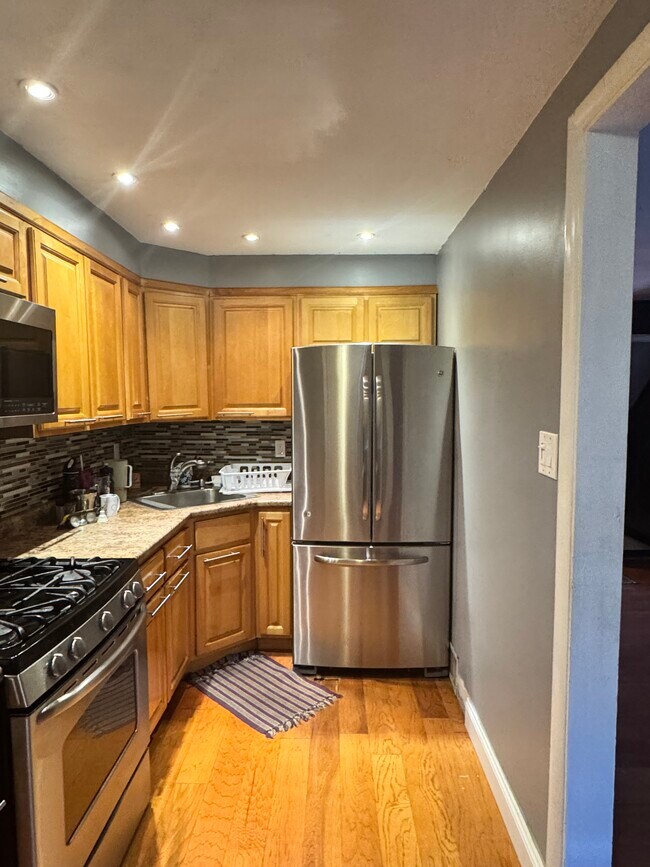Building Photo - 1357 Westbury Dr