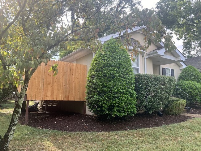 Foto del edificio - 1001 Clifton Ln