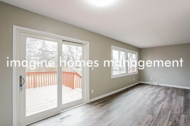 Building Photo - Beautiful 4 Bedroom and 2 bath Home in Bro...