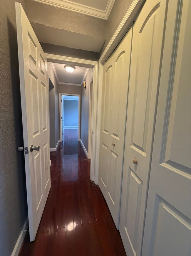 Foto del edificio - 11th Place Condominiums Unit #3010 Available for NOW!  $2100 per month.