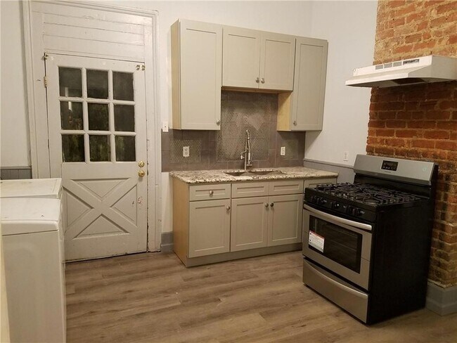 Foto del edificio - 921 N Miro St