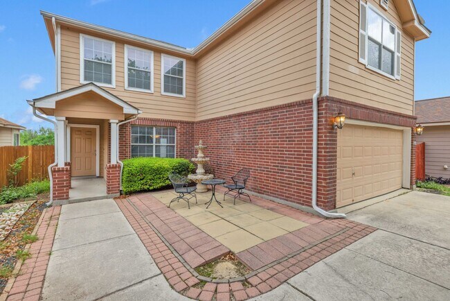 Foto del edificio - Stylish 3-Bedroom Home with Expansive Pati...