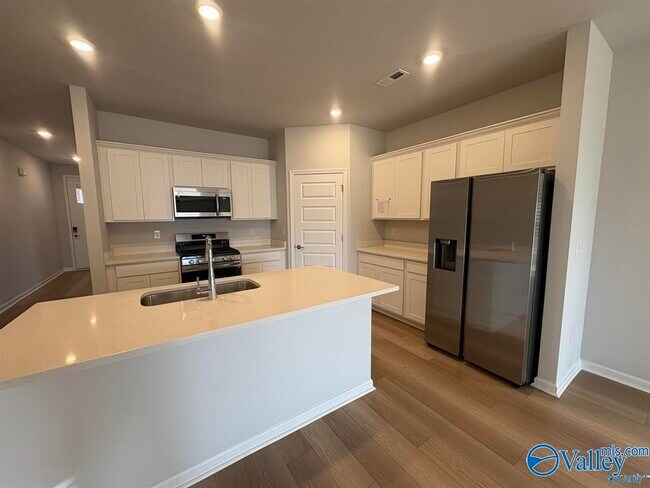 Foto del edificio - 112 Willow Rose Ln