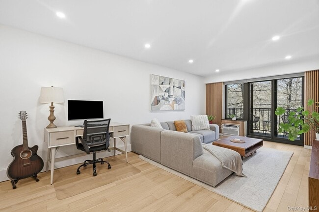 Foto del edificio - 560 Halstead Ave