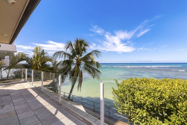 Building Photo - Oceanfront, Diamond Head Surf House