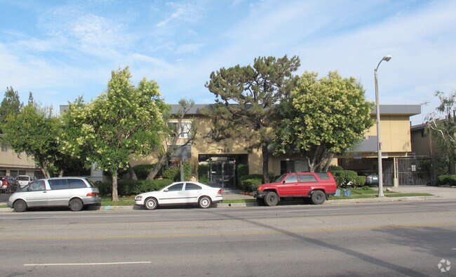 7725 Laurel Canyon Blvd, North Hollywood, CA 91605