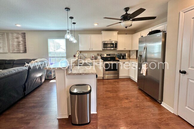 Building Photo - 454 Eisenhower Dr