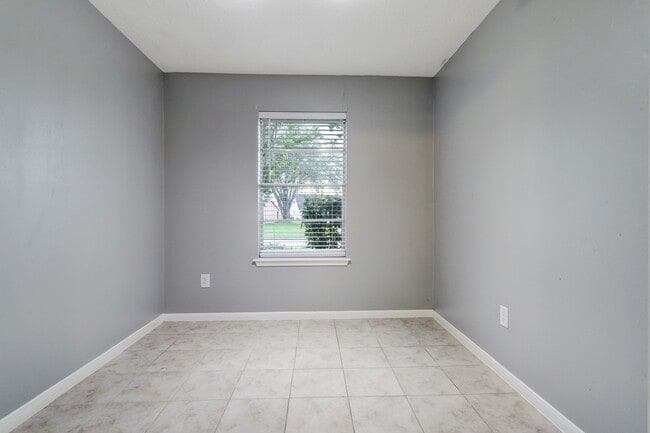 Building Photo - 12346 Huntington Venture Dr