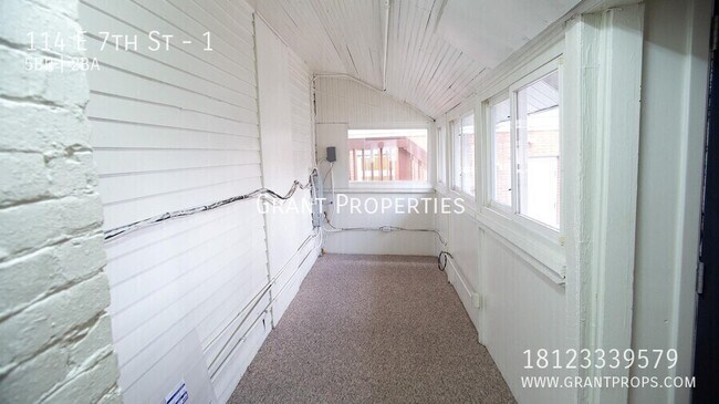 Building Photo - 114 E 7th St