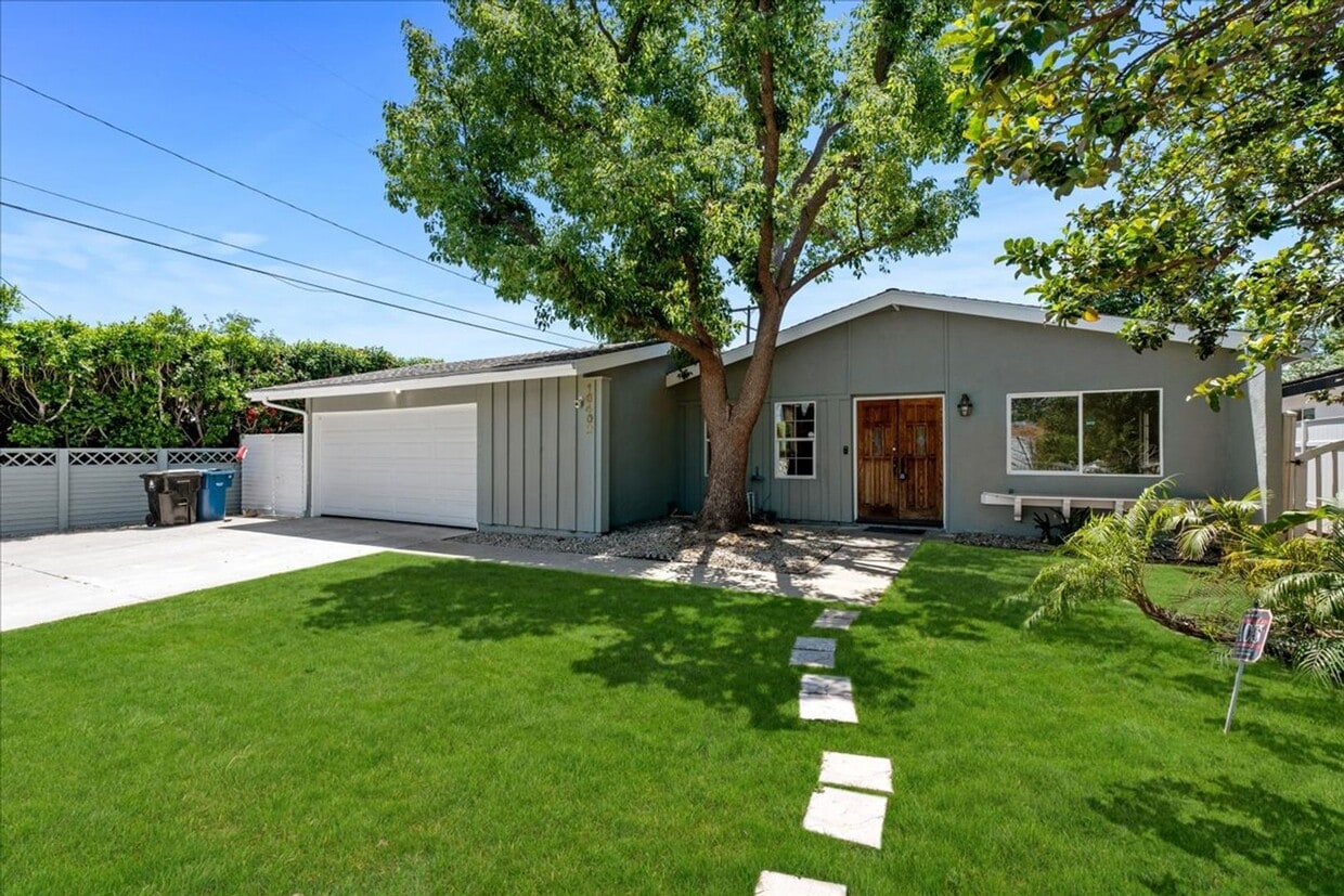 Primary Photo - Updated 3-Bedroom Pool Home with Open Layo...