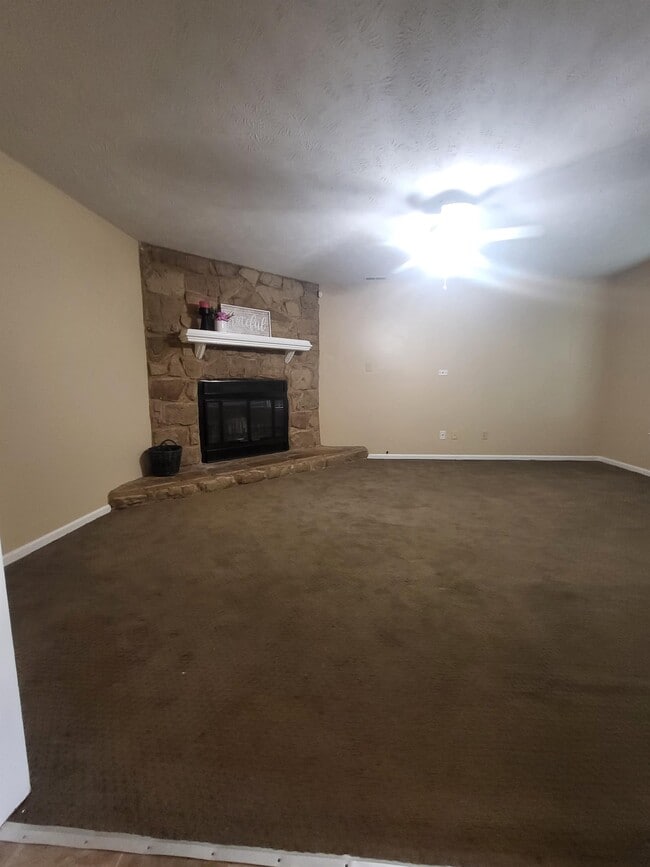 Foto del edificio - 7281 Pebblebrook Dr