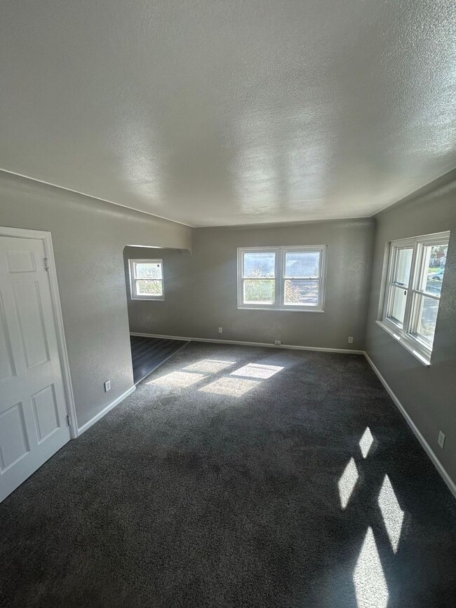 Building Photo - 4902 Burnham Ave