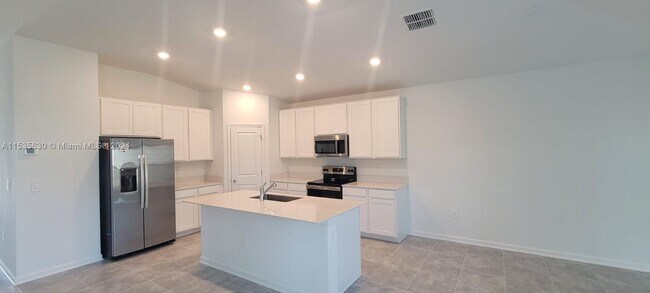 Building Photo - 2079 Punch Bowl Ave