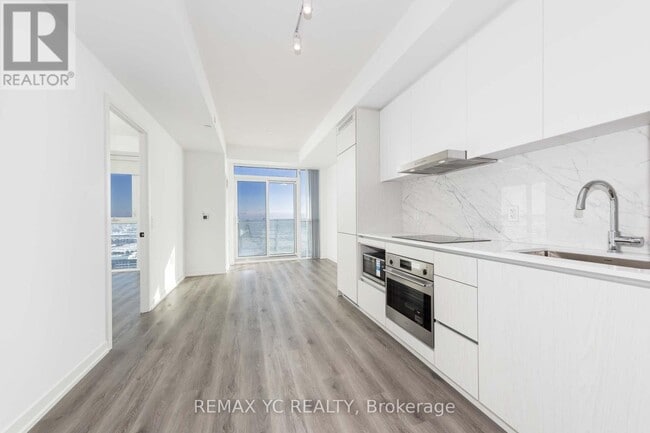 Building Photo - 28 Interchange Wy