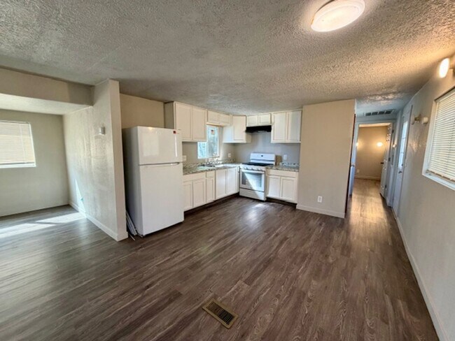 Foto del edificio - AVAILABLE NOW - 2 Bedroom/2 Bath in Pleasant Grove