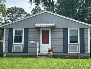 Building Photo - 608 Maple St