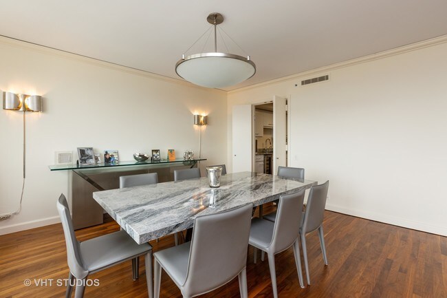 Foto del edificio - 132 E Delaware Pl