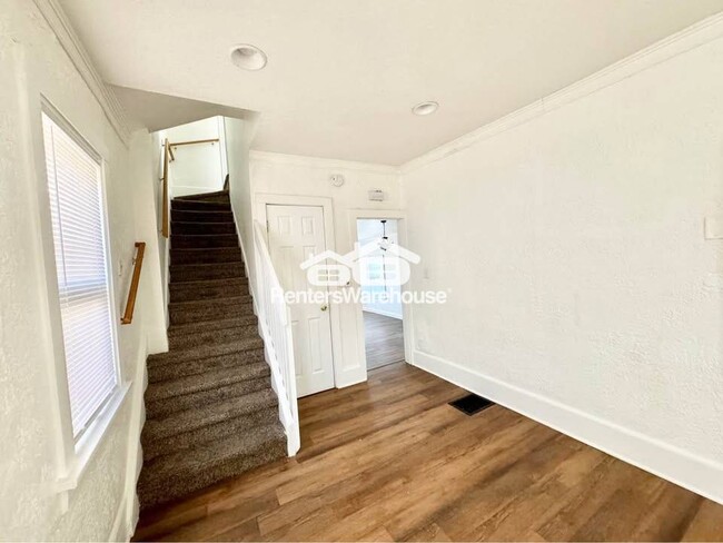 Foto del edificio - 1144 E 8th St