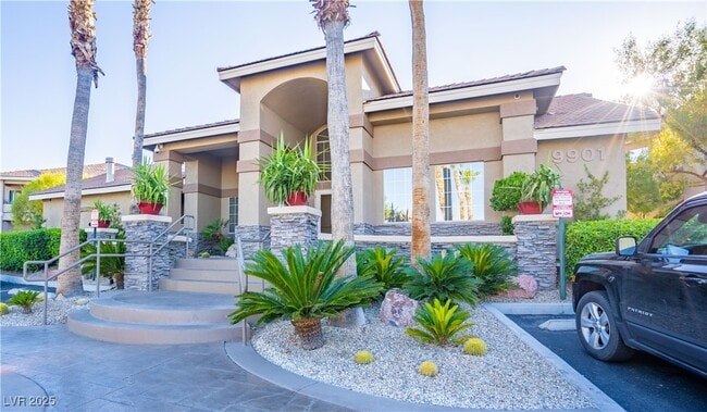 Building Photo - 9901 Trailwood Dr