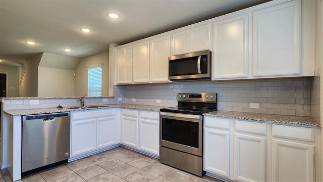 Building Photo - 1325 Rosenberg Dr