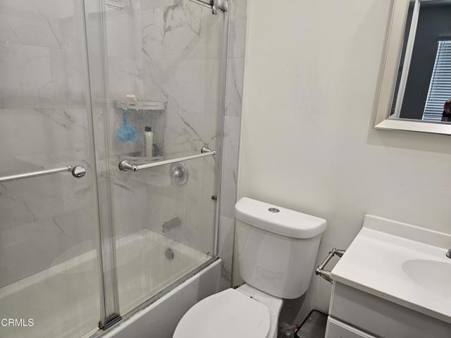 Building Photo - 14550 Burbank Blvd