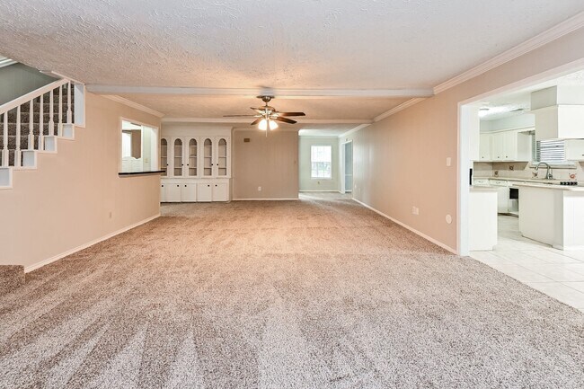 Building Photo - 16911 Memorial Oaks Ln