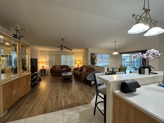 Foto del edificio - Convenient to shopping, I-75 and more