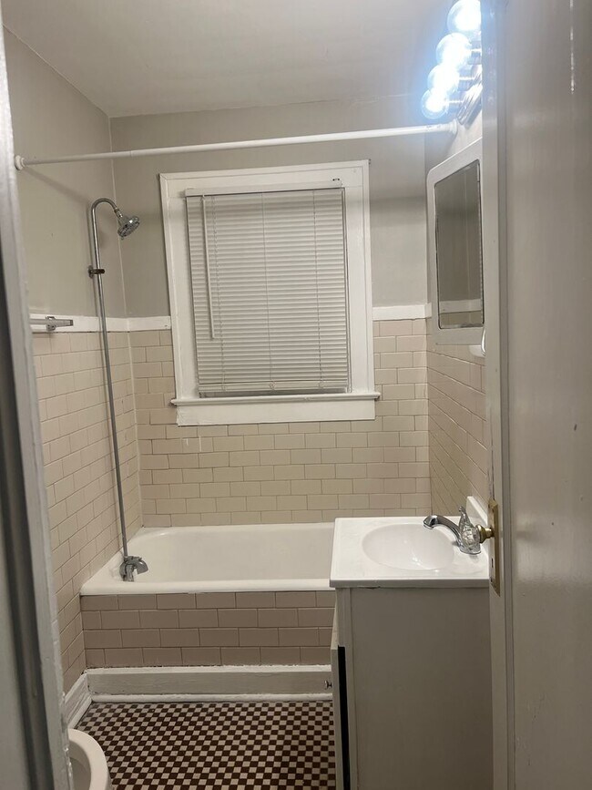 Foto del edificio - 1028 N Olney St