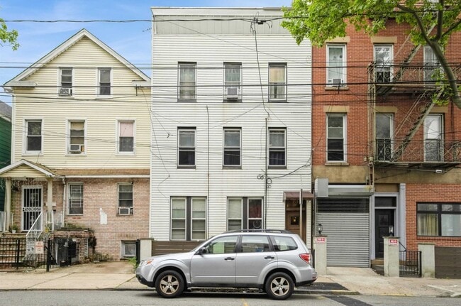 Building Photo - 73 Laidlaw Ave