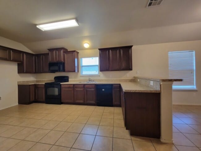 Building Photo - 3 BEDROOM IN SEAGOVILLE***