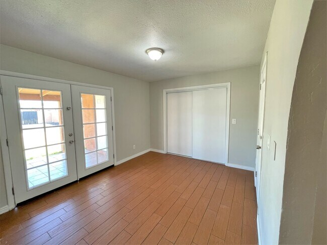 Foto del edificio - 615 E 8Th Ave