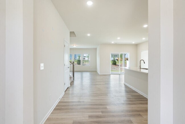 Foto del edificio - Convenient, Spacious and Move-in Ready 5 Bed/3 Bath Home in Mebane