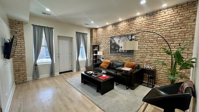 Foto del edificio - 3236 W Eastwood Ave