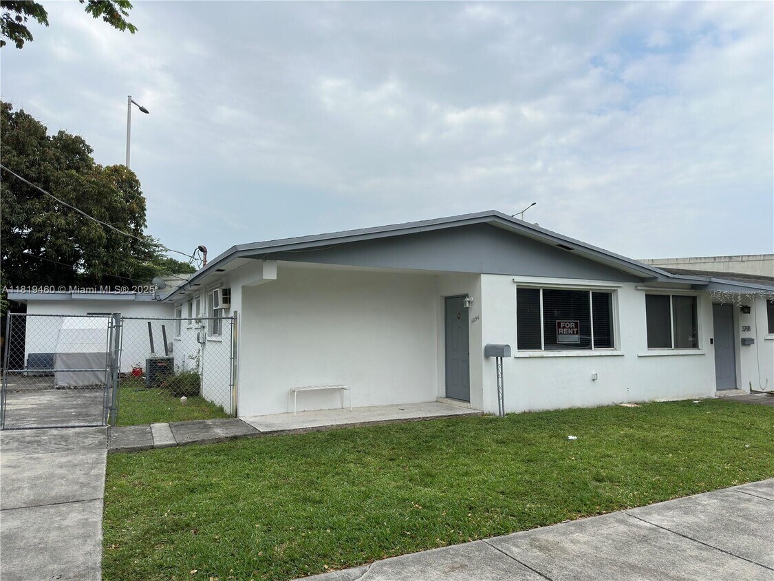 Foto principal - 3296 NW 13th Terrace