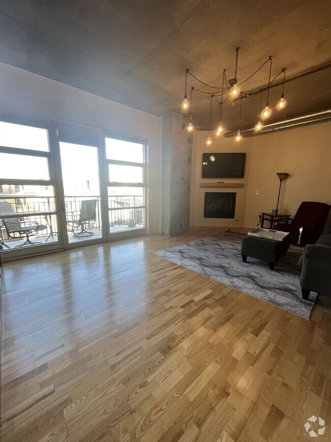 Building Photo - 3601 Arapahoe Ave