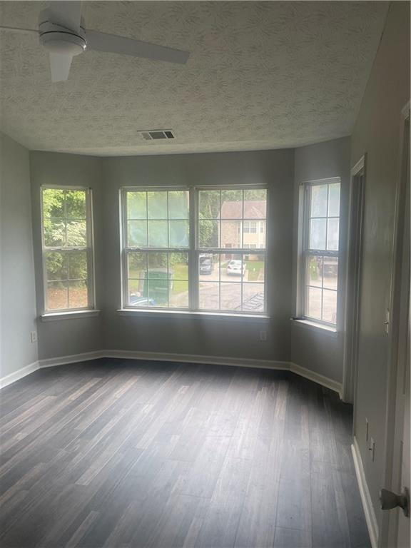 Foto del edificio - 5539 Pineridge Ct