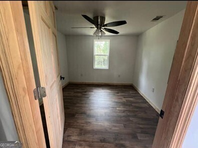 Foto del edificio - 1081 Ennis Cir