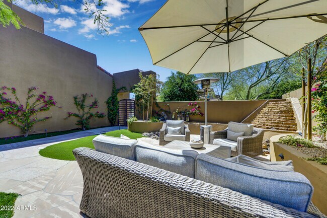 Building Photo - 7440 E Calle Primera Vista
